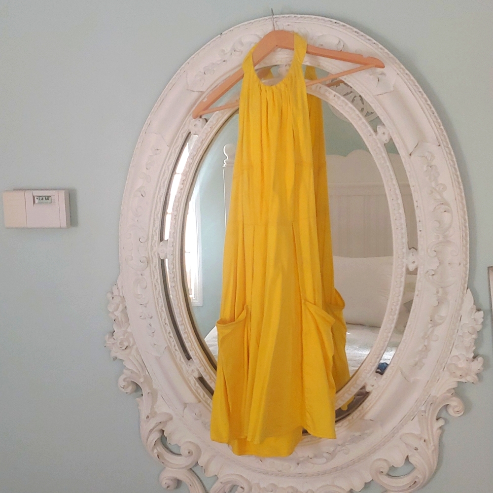 Beautiful yellow halter dress with pockets and flared skirt Jessica Simpson size
